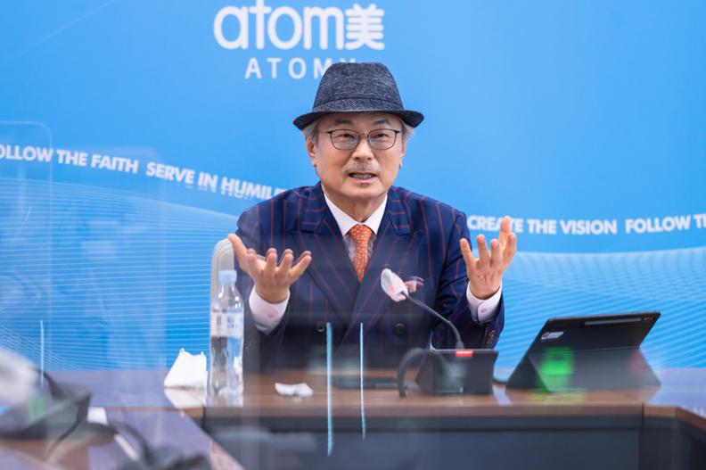 Phát biểu chúc mừng nhân kỷ niệm 1 năm thành lập Atomy Trung Quốc