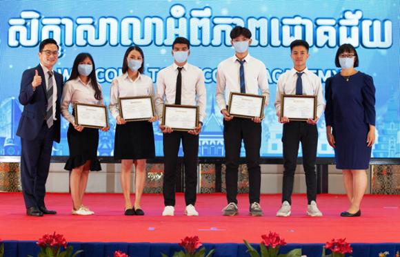 [Campuchia] Dự án hỗ trợ học bổng cho sinh viên đạt điểm xuất sắc