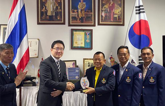 [Таиланд] Средства на стипендии и пожертвование продукции  потомкам ветеранов Корейской войны