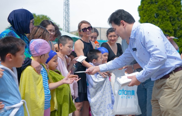 [카자흐스탄] 자폐 아동 위한 어린이날 지원